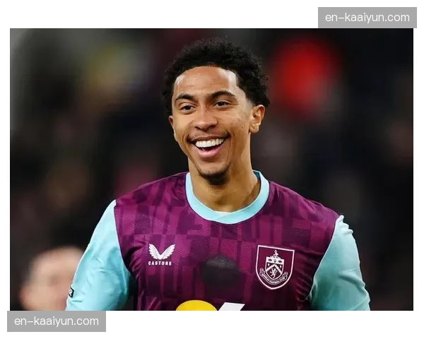 伯恩利两进球被VAR吹越位，安东尼与汉弗莱斯越位判罚关键